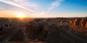 克拉玛依世界魔鬼城旅游攻略 – 景点门票价格（世界魔鬼城旅游攻略旅行信息）