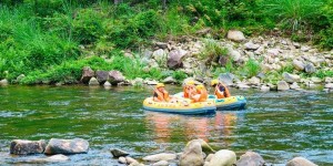 温州石桅岩皮划艇漂流在哪里（石桅岩皮划艇漂流温州旅游）