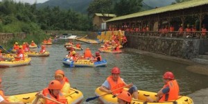 宁国南极漂流跟广德红岩溪哪个好玩（宁国南极漂流广德红岩溪旅游）